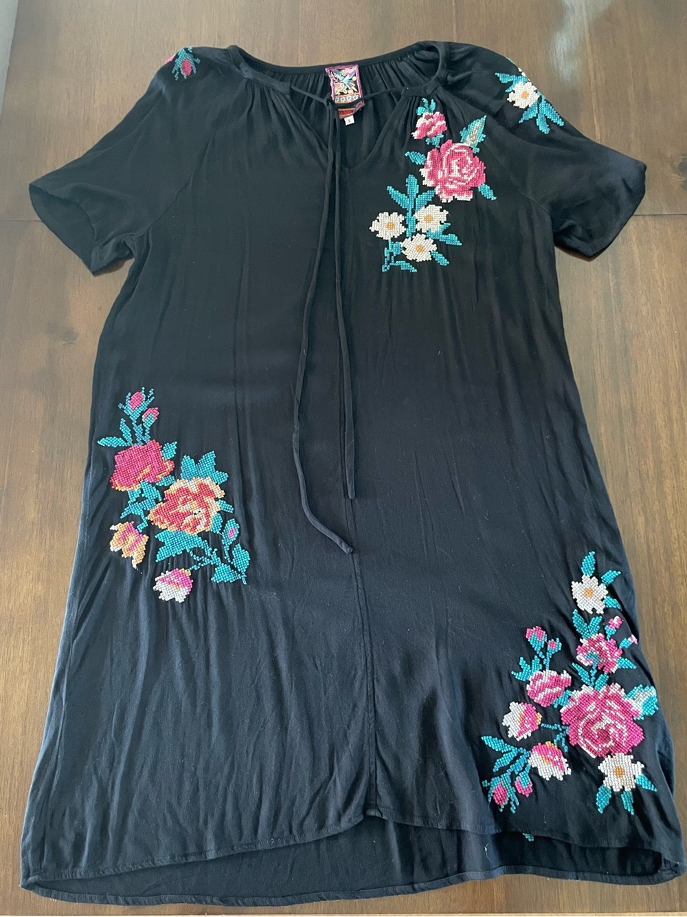 Johnny Was 3d Black Floral Cross-Stitch Needlepoint Cap Sleeve Shift Dress Small